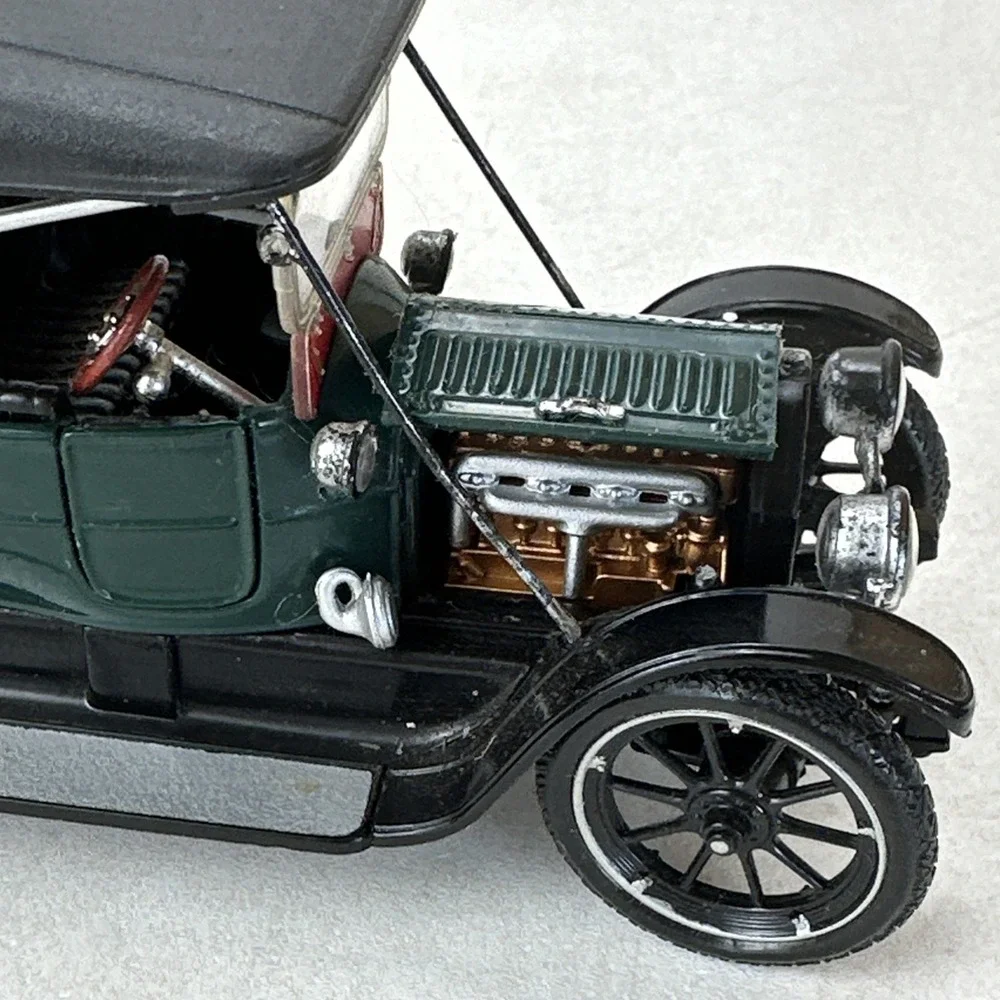 Signature 1913 Cadillac Touring Car 1:32 Green National Motor Museum